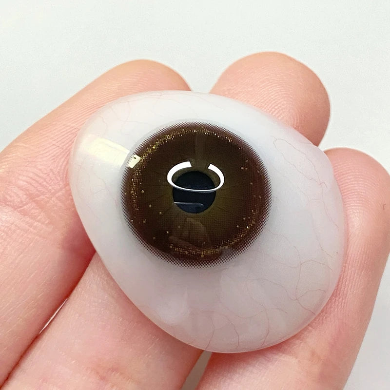 The lens displays a high-standard, delicate gradient that infuses the iris with a poised warmth.