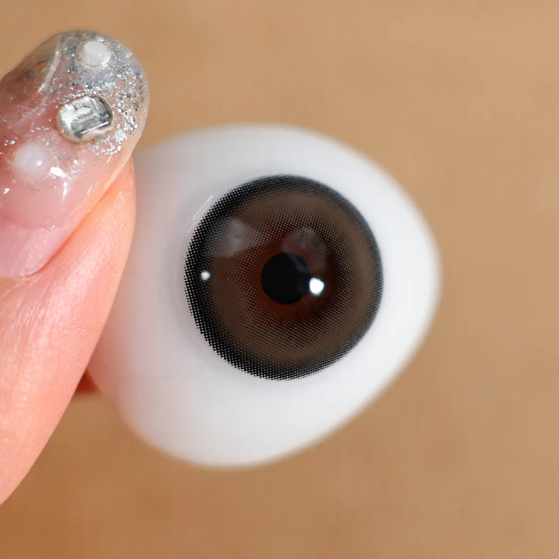 Penthouse Brown delivers a high-gloss brilliance, keeping the gaze looking striking.