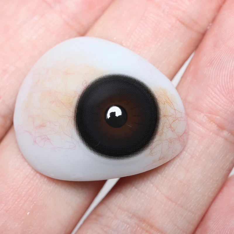 Soft Focus Black delivers a high-gloss brilliance, keeping your eyes looking bright.