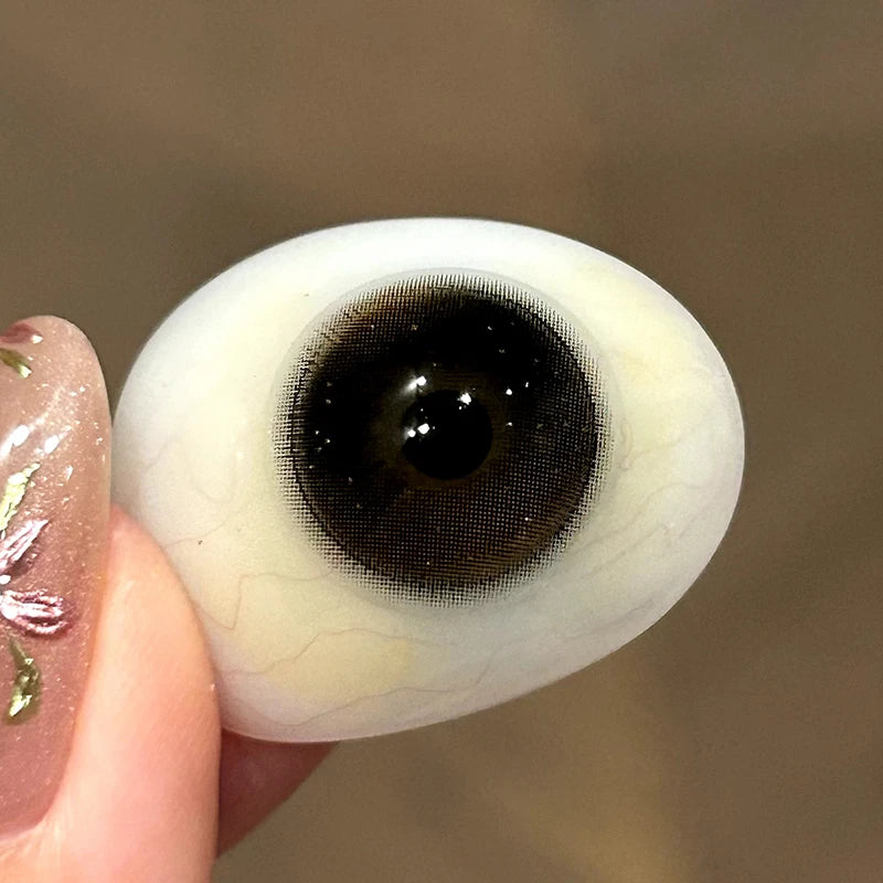 The high-standard pigment density ensures Cashmere Brown provides a consistent and sophisticated glow.