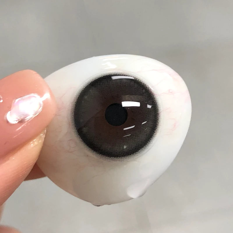 This lens displays a high-standard, ultra-smooth pigment layer designed to mimic a liquid shimmer.