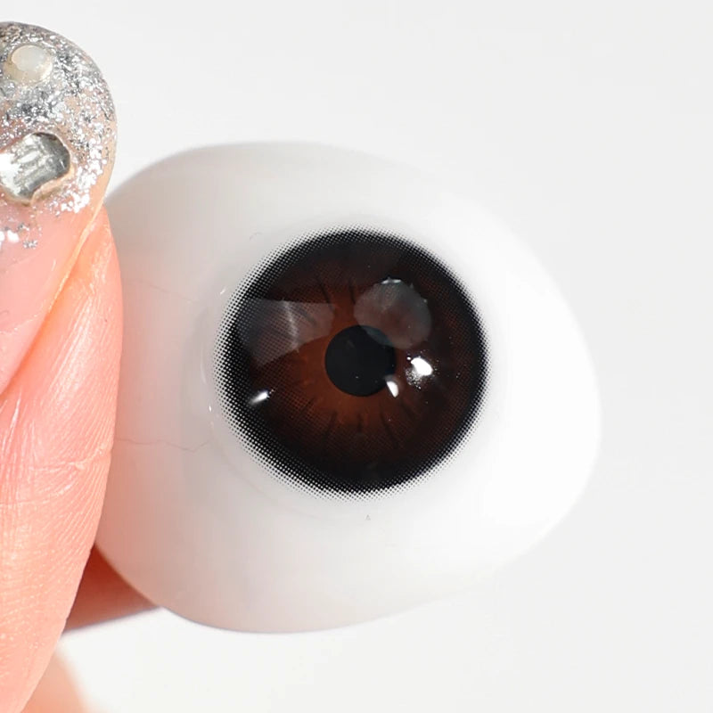 Dark Roast Black delivers a high-gloss brilliance that keeps the eyes looking spirited and bright.