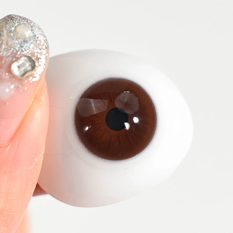 Espresso Brown delivers a high-gloss, watery brilliance that keeps the eyes looking bright.