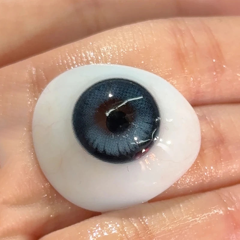 Deep End Blue delivers a high-gloss brilliance that keeps the eyes looking clear and impressively deep.