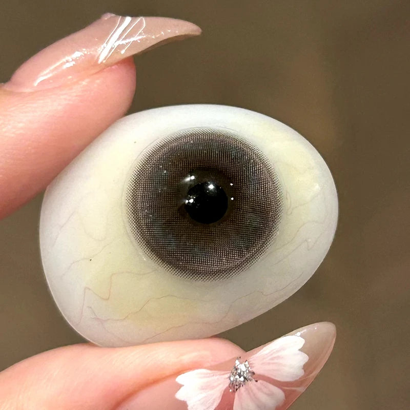 A high-standard, translucent structure allows Heart Beat Pink to meld seamlessly for a luminous finish.