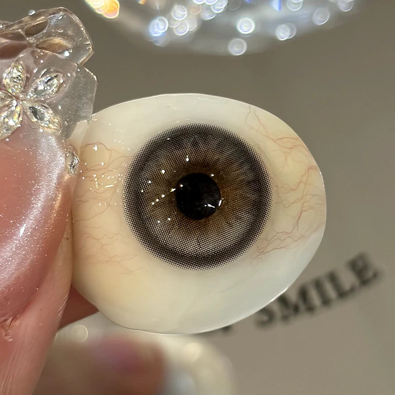 The premium pigment artistry allows Boss Lady Gray to deliver a luminous, metallic-cool finish that maintains its sharp, influential edge all day long.