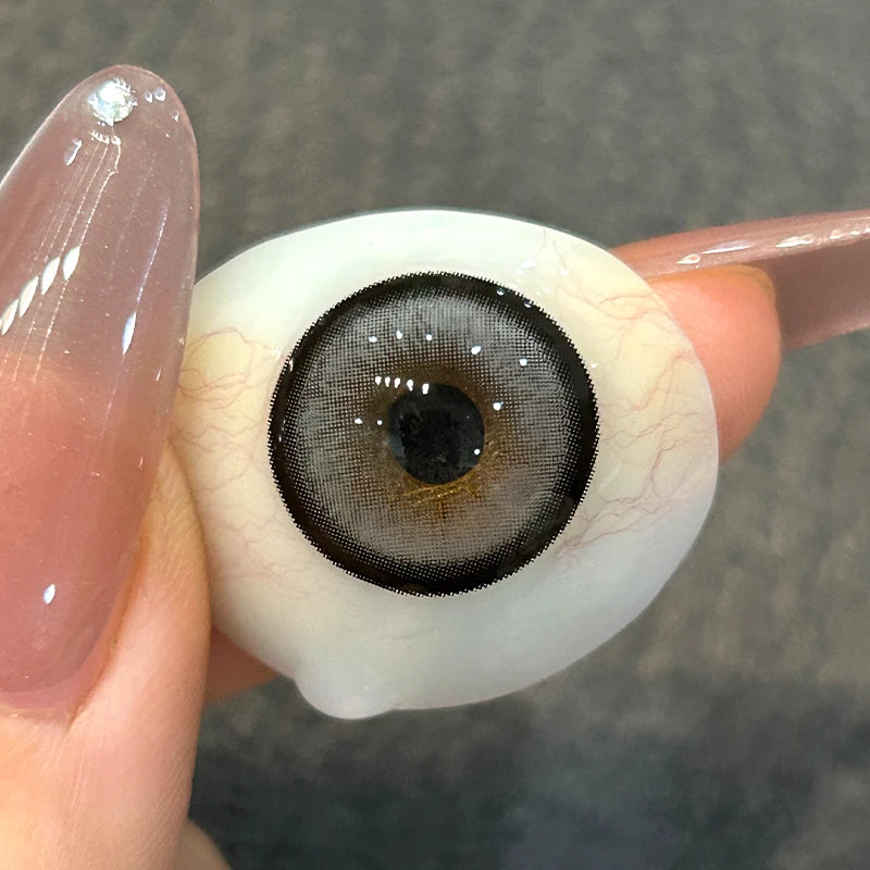 The premium pigment infusion allows Fashion Doll Gray to provide a luminous, high-definition finish that stays vibrant in any light.