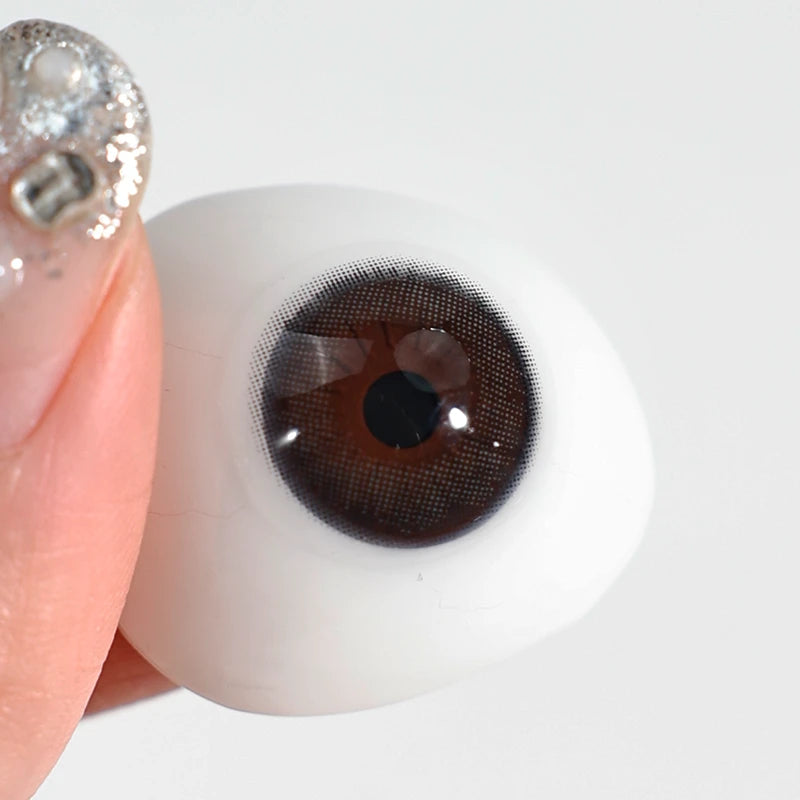 Smokeshow Gray delivers a high-gloss brilliance that keeps the eyes looking clear and striking.