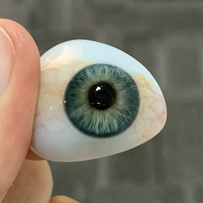 The premium, light-refracting artistry allows Future Sight Green to deliver a luminous, multi-tonal finish that looks both surreal and sophisticated.