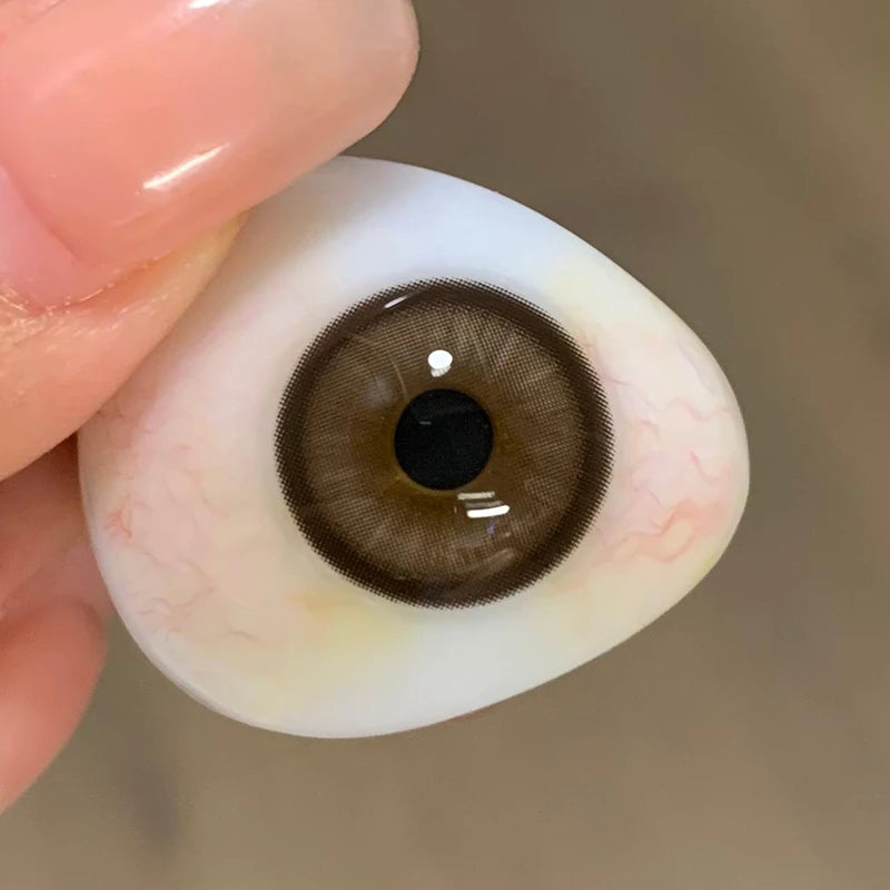 Uniformly distributed brown tones highlight the high-standard build of Buttered Toast Brown colored contacts.