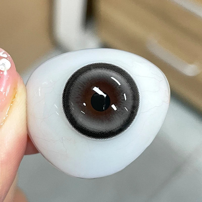 The lens exhibits a high-standard, high-contrast pigment layer for a clean and striking iris effect.